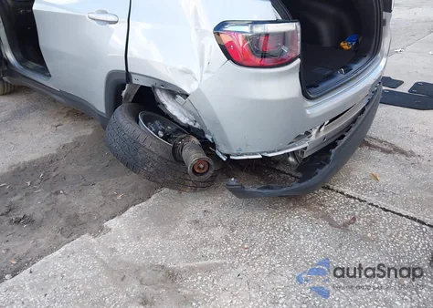 2025 Jeep Compass Latitude 4X4 из США, поврежденный, VIN 3C4NJDBNXST543798